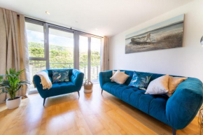 Pass the Keys STUNNING 2 BED APARTMENT, FISTRAL BEACH, NEWQUAY